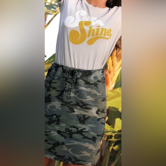 SUNDRY Evereve 1 Small Green Camo French Terry Skirt Bungee Drawstring 135.00 - Picture 1 of 11